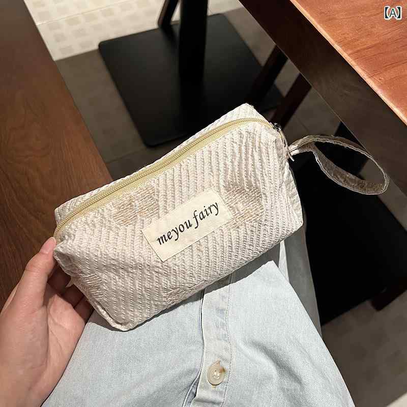 化粧 品 ポーチ バッグ 2025年 化粧 品 バッグ な スタイル 高級 刺繍入り ポータブル 収納 立体 ハンドメイク アップ