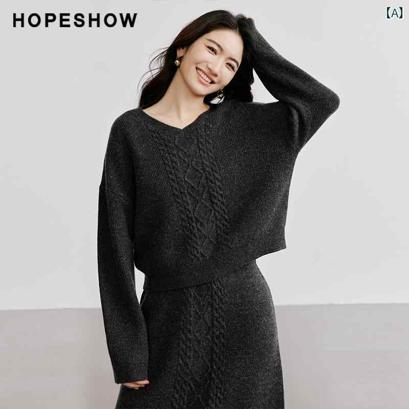 2024年冬にリリースされるレトロな麻の編みニットセーターは、フラワープリントがショルダーからVネックまで楽しいルックスを演出します。体型をスッキリ見せるアイテムです。