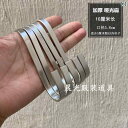 フック 壁 壁掛け 服飾店で利用される金属の衣類用ハンガーで、ステンレスの円形Sフックがついています。