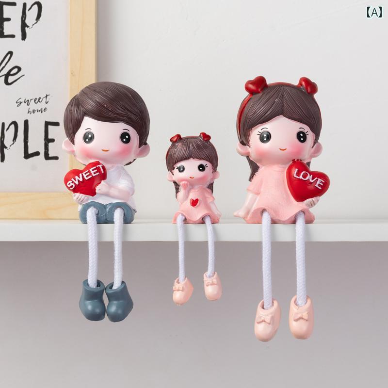 ホビー 雑貨 装飾品 ホームデコレーション 3人 家族 装飾品 テレビキャビネット デスク トップ 吊り下げ 足 人形 かわいい ギフト