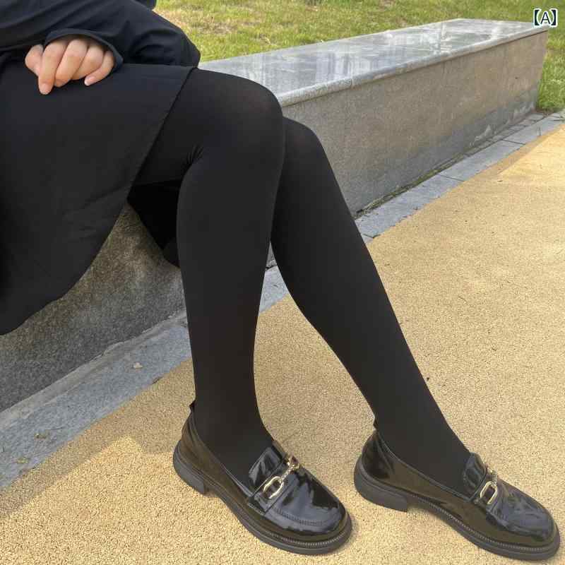 グレーの、股下の高い、大きなサイズの春秋用のビキニスタイルのベルベットタイツ。体重110kg、身長190cmで透けない。