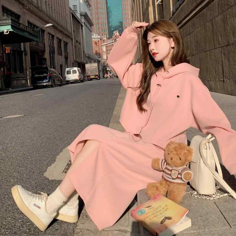 レディース　カジュアル　ウェア ピンクの セーター スーツ スカート 女性 春秋 2025 新型 小さい サイズ ミルク シリーズ 着用 スリム ツーピース