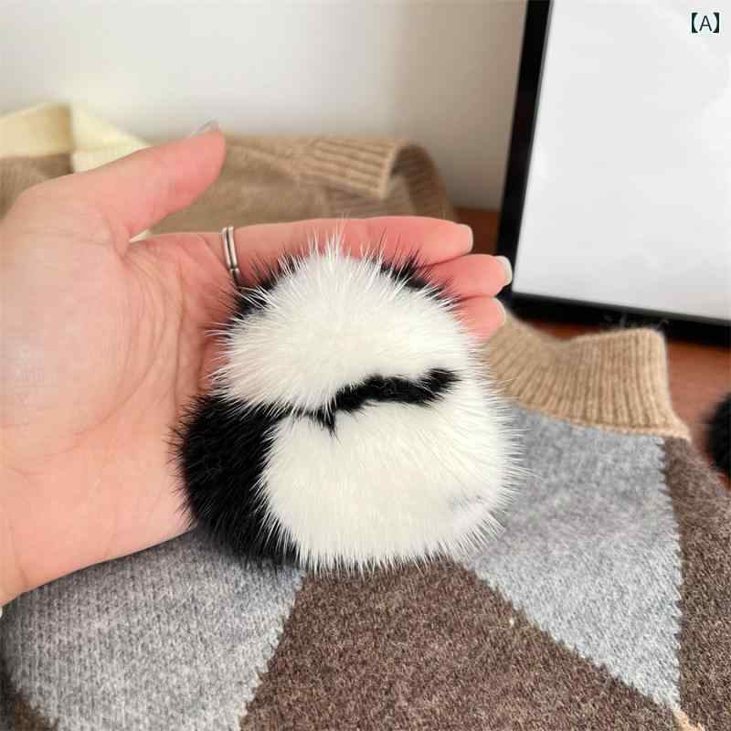 ぬいぐるみ アクセサリー かわいい かわいい の 毛皮の 白黒 パンダの ぬいぐるみの ブローチ 秋冬 セーターの コートの ピン バッグの アクセサリー 女性...