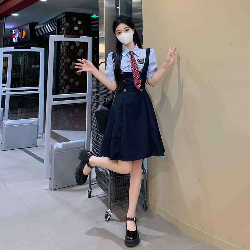 デニムワンピース レディース 大きいサイズ カレッジ 風 シャツ フェイク ツーピース サスペンダー ドレス 夏用 女性用 脂肪 mm スリミング 年齢 軽減 プリーツ お腹 カバー ロング スカート