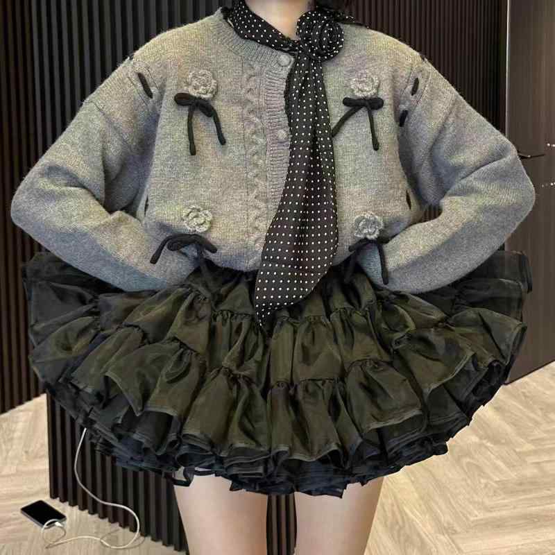 スカート レディース かわいい 黒 ふわふわ ボリューム 裾 チュール ミニ 普段使い 軽量 伸縮性・スタイル: 甘め・スカート型: Aライン・ウエスト位置: 自然・スカート丈: ショート・柄: 無地・主な素材: ポリエステル100%・サイズ展開: 均一サイズ・カラー展開: ブラック