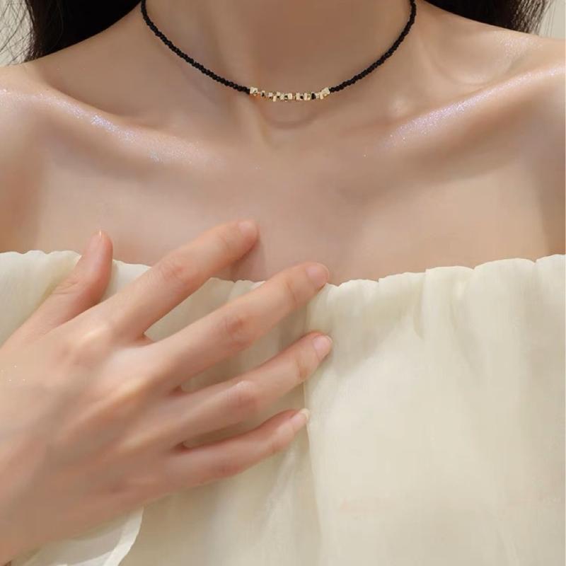 SWAROVSKI - ネックレス 黒 尖晶 軽量 高級感 小众 ブラック 鎖骨チェーン フレンチ シンプル 短め シルバー アクセサリー 女性用 普段使い 細身 洗練 スタイリッシュ アクセント ジュエリー