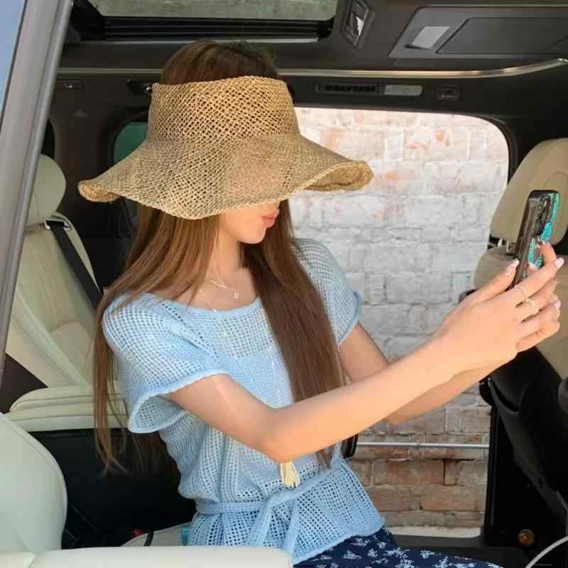 麦わら帽子 女子 子供用 夏 海辺バカンス 折りたたみ 通気性 手編み 草素材 透かし 日よけ 軽量 ビーチハット ラフィア 遮陽 普段使い アウトドア・スタイル: カジュアル・ディテール: メッシュ・クラウン: 空頂・つば: 大つば・つば形状: 平つば・種類: 遮陽帽・対象: 女性・対象年齢: 15-39歳・使用シーン: 外出・サイズ展開: M（56-58cm）・カラー展開: 原色