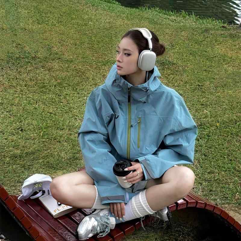 レディース 登山ジャケット グレー 春秋 アウトドア 防風防水 ハイキング トレッキング 旅行用 軽量 伸縮性 機能性・対象: 女性・スタイル: 2点セット・主な機能: 防風.防水・使用シーン: 登山.徒歩.郊遊.キャンプ・着丈: 標準・サイズ展開: S,M,L,XL,2XL・カラー展開: 芥藍灰・防水透湿指数: 10001-15000mm・内胆: フリース・フィット: ゆったり