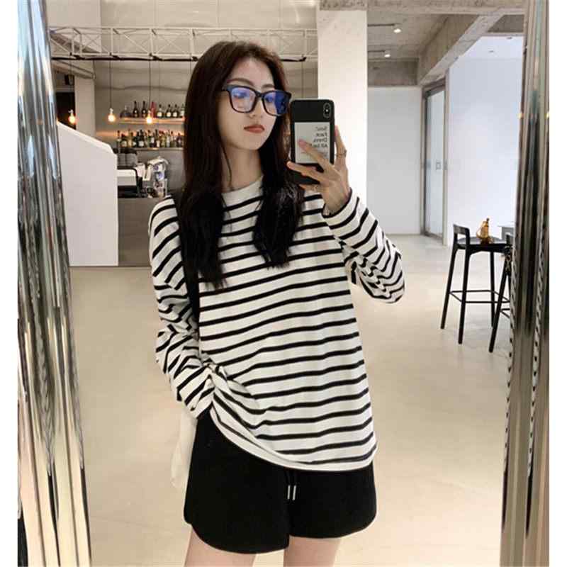 長袖 Tシャツ レディース 黒白 ストライプ クルーネック ゆったり シルエット カジュアル トップス コットン100% 素材 インナー ベースレイヤー 通勤用 普段使い ベーシック コーディネート モノトーン