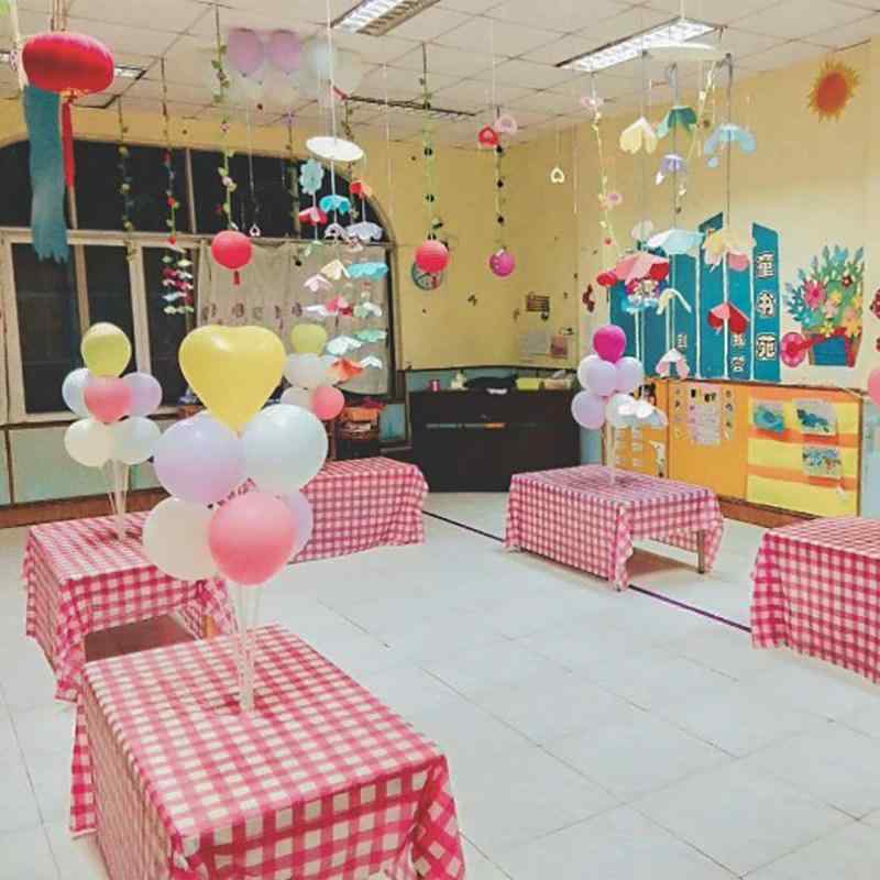 テーブルクロス 幼稚園 小学校 教室装飾 使い捨て 紙製 誕生日パーティー 新年イベント 長方形 チェック柄 防水 簡単設置 イベント用品 子供部屋 飾り付け カラフル 柄 パーティーグッズ