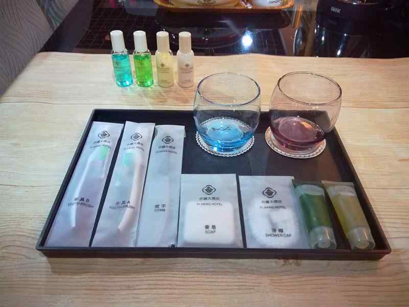 ホテル 客室 プラスチック トレイ 洗面所 トイレ 消耗品 収納 一次性 洗漱用品 セット 軽量 耐久性