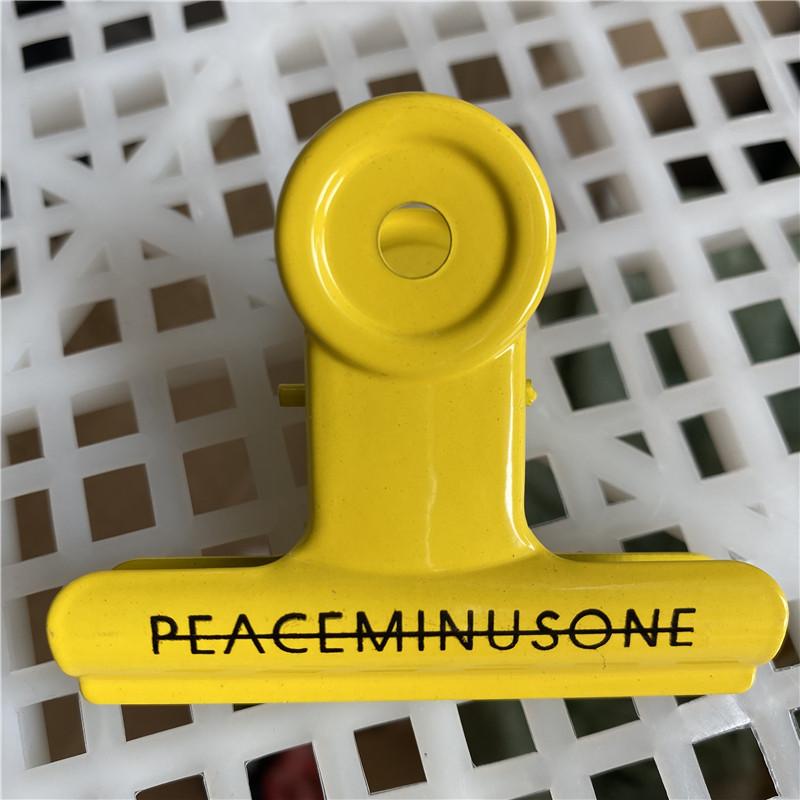 ファッション クリップ 帽子用 留め具 領 ピン 服飾 アクセサリー トレンド アイテム スタイリッシュ デザイン 普段使い 対応 多用途 アクセ