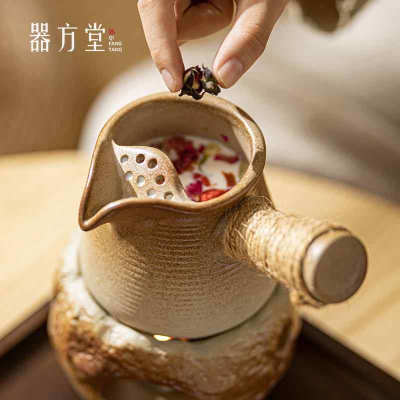 陶器 ミルクティー 煮壺 セット 温茶 アクセサリー 中華風 商用 囲炉裏 煮込み 陶器製 耐熱 日常使い・スタイル: レトロわび寂風・素材: 陶器・仕上げ: 磨砂・容量: 401mL～500mL・カラー展開: 小満側把壺.如月側把壺.典雅帯蓋側把壺.素白側把壺.清風側把壺.詩茗側把壺.若雲側把壺.復古小側壺.黄.清風側把壺+復古温茶炉.如月側把壺+復古温茶炉.若雲側把壺+復古温茶炉.小満側把壺+復古温茶炉.素白側把壺+復古温茶炉.典雅帯蓋側把壺+復古温茶炉.条紋温茶炉+2杯.条紋温茶炉+4杯.条紋温茶炉+6杯.復古温茶炉+4杯+胡桃色竹盤.花瓣電陶炉.粗陶百花杯6個装