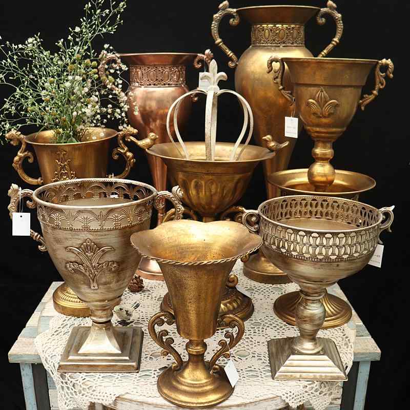 クラシック 高脚 カップ型 花器 花瓶 花立て 金属製 鉄芸 レトロ風 アンティーク 欧風 インテリア 置き物 ディスプレイ 装飾品