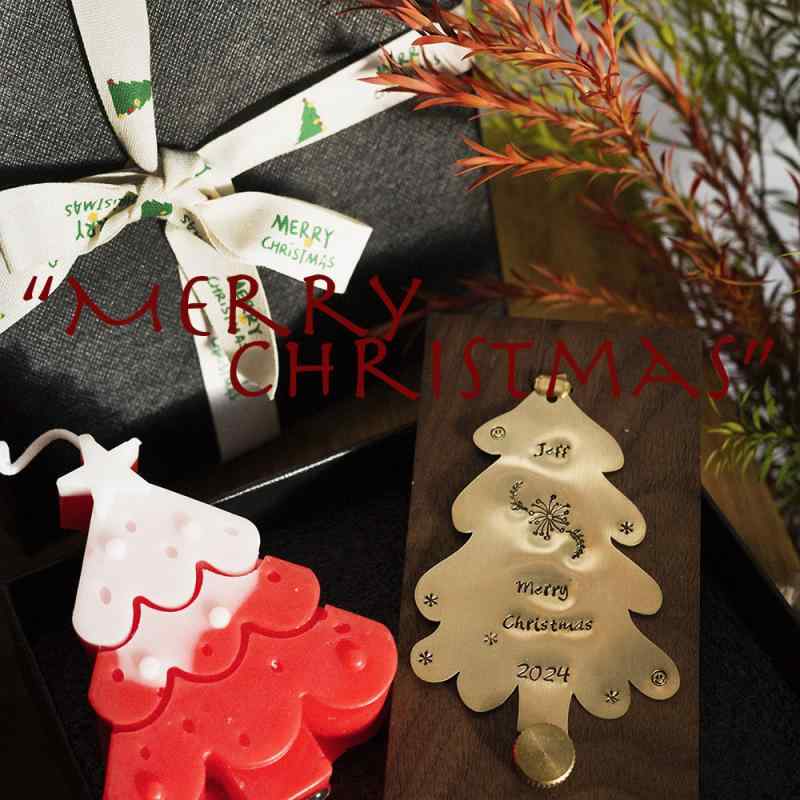 クリスマス 吊り下げ 飾り 真鍮 刻印 カレンダー カード 胡桃木 置物 高級感 ギフトボックス キャンドル 木製 金属製 冬 季節 インテリア 飾り付け ナチュラル ウッド ブロンズ 風合い ギフト プレゼント