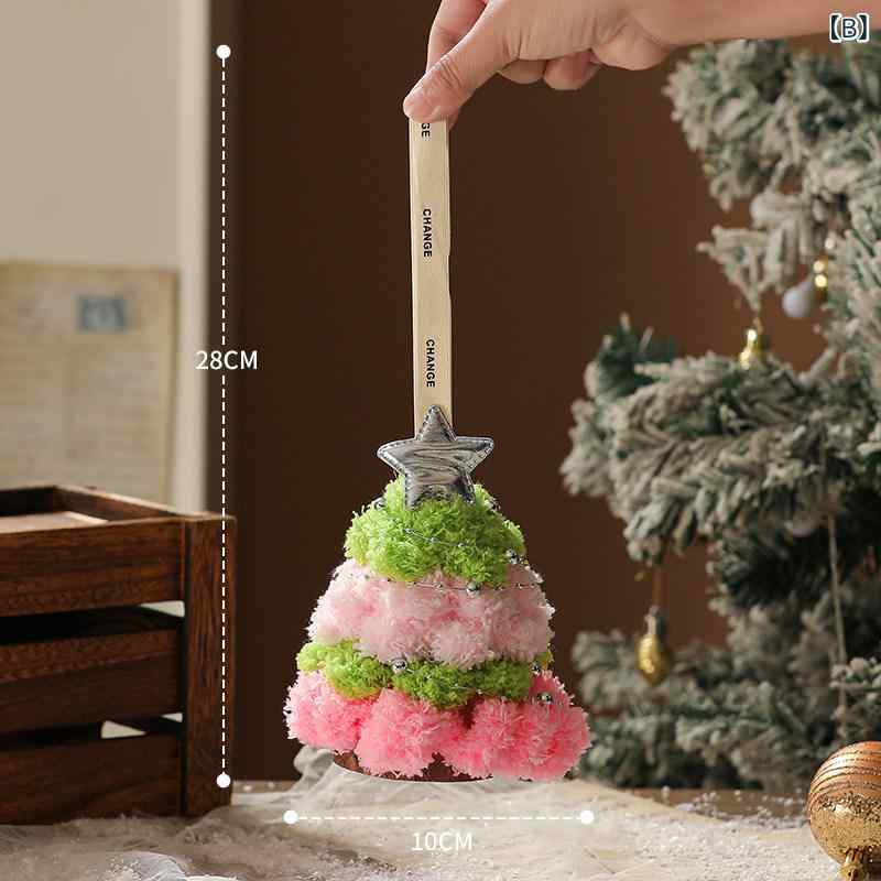 クリスマスツリー 車用 掛飾り ドア掛け オーナメント 雰囲気演出 インテリア 飾り付け 冬 季節 装飾品 ピンクリボン ゴールドベル 雪景色 モチーフ 軽量 樹脂素材 車内 ドア シーン レイアウト