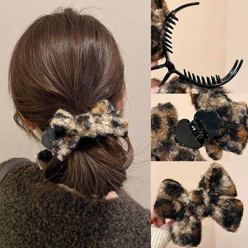 ヘアクリップ レディース 秋冬 ヒョウ柄 蝶結び ファー素材 丸子ヘア アップスタイル 後頭部用 かわいい ヘアアクセサリー 軽量 柔らかい 髪留め バナナクリップ スタイルアップ・カテゴリ: ヘアークリップ・スタイル: ・カラー展開: グレー.ブラウン.ダークグリーン
