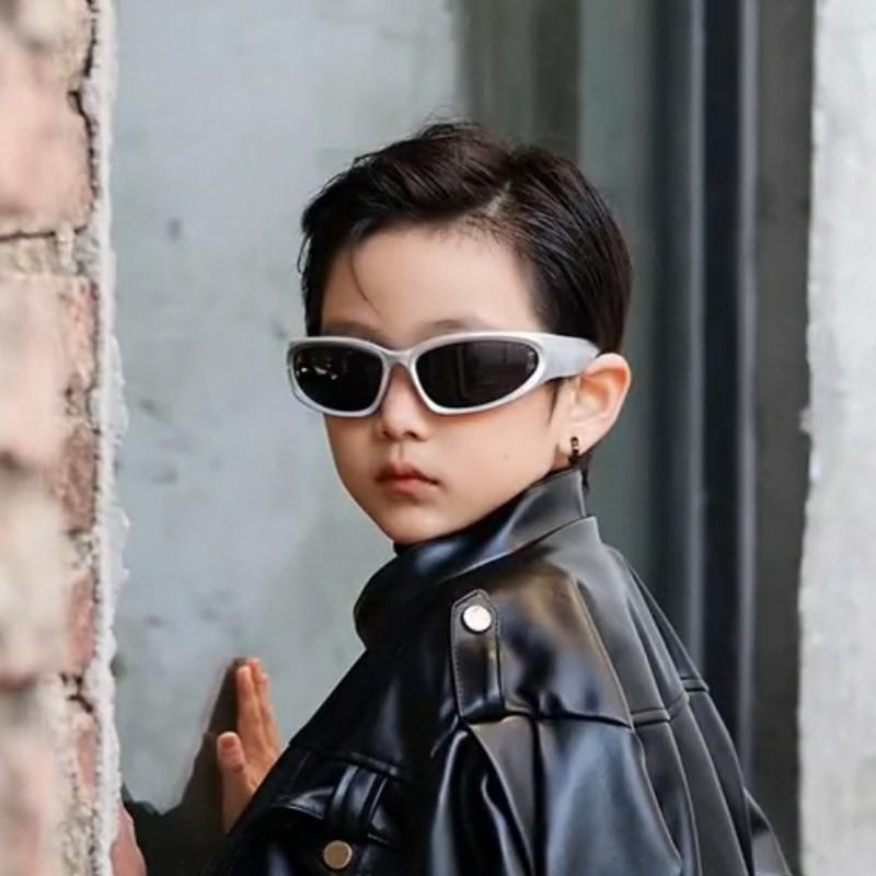 キッズ 男の子用 サングラス アウトドア UVカット 紫外線防止 ベビー対応 ファッション 軽量 調整可能 スポーツ 夏用 遮光 子供目保護