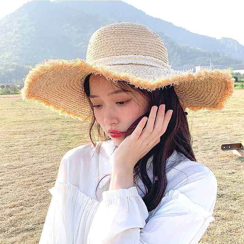 麦わら帽子 レディース 春夏 大つば ラフィア素材 ビーチ リゾート UVカット 日よけ パナマハット 海辺 軽量 通気性 ナチュラル 女性用 バカンス 防紫外線 遮陽 太陽帽 草帽 礼帽・主な素材: ラフィア・スタイル: 魅惑的・性別: 女性・カラー展開: ラフィア自然色・つばの形状: 平つば・適用シーン: 外出・対象年代: 高齢者.若者.中年・帽頂形状: 鐘形・帽つば形状: 大つば・サイズ: 調整可能
