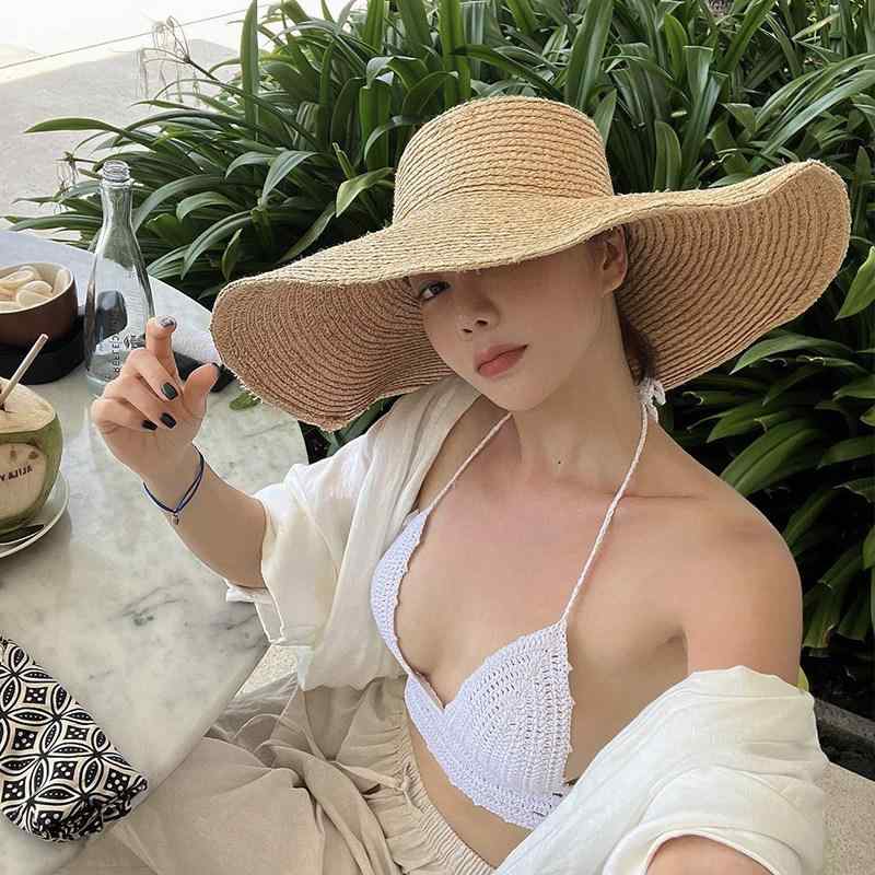 麦わら帽子 レディース 夏 ラフィア フレンチスタイル 平頂 大つば UVカット 遮陽 ビーチ 海辺 サマーハット 軽量 通気性 女性用 普段使い アウトドア・主な素材: ラフィ草・サイズ: 調整可能・対象: 中年女性.若者女性・スタイル詳細: 光身・カラー: ラフィ草・つばの形状: 平つば・適用シーン: ビーチ・帽頂スタイル: 平頂・スタイル: 草帽・帽つばスタイル: 大つば
