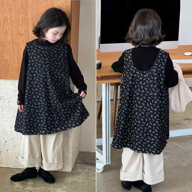 女の子 ワンピース デニム フラワー柄 レイヤード タンクトップスカート ソフト素材 春秋 キッズ服 普段使い 伸縮性 軽量・カテゴリ: ワンピース・スタイル: スイート・柄: 小花柄・主な素材: 綿90%.ポリエステル10%・生地: デニム・スカートタイプ: キャミソール・対象性別: 女性・適用シーン: 日常・対象年齢: 2歳.3歳.4歳.5歳.6歳.7歳.8歳.9歳.10歳.11歳.12歳.13歳.14歳・サイズ展開: 105.110.120.130.140.150.160・カラー展開: ブラック