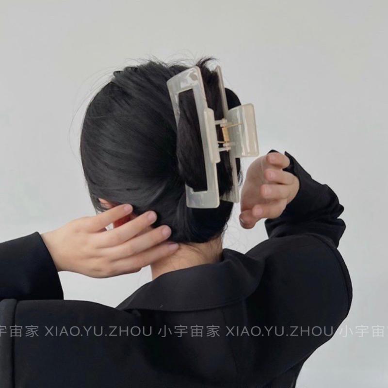 ヘアクリップ 大型 方形 幅広歯 ボリュームヘア対応 髪留め しっかり固定 女性用 簡単装着 カジュアルスタイル・カテゴリ: ヘアクリップ・スタイル: 日韓・カラー展開: シャンパン色.グレー.透けベージュ.キャラメルブラウン.オリーブグリーン.ブライトブラック.ブライトオフホワイト.レオパード.透けピンク.チェリーベージュ.クリア.クラシックブライトブラック.キャラメルアンバー.ブライトホワイト.マットダークブラウン.マットライトブラウン.クラシックマットブラック.マットダークグレー.マットオフホワイト.マットグレーブルー