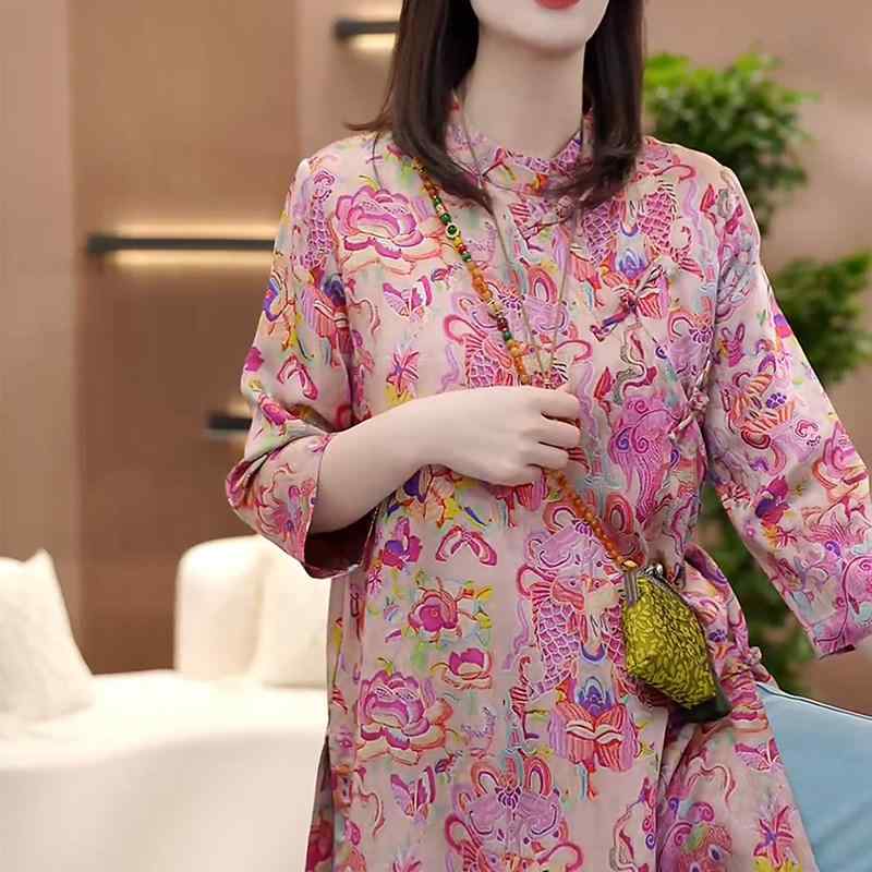 シャツ 女性用 夏 レトロ ピンク 七分袖 チャイナ風 トップス 大きめサイズ ゆったりシルエット 普段使い 軽量 綿素材 切り替え・カテゴリ: シャツ・・服のシルエット: ゆったり・袖型: 標準・適用シーン: カジュアル・着用方法: プルオーバー・適用体型: 直線型.りんご型.砂時計型.梨型.直筒型.倒三角型・適用年齢: 35-39歳・組み合わせ: 単品・厚み: 標準・袖丈: 七分袖・ネックライン: スタンドカラー・丈: 標準・柄: 植物花柄・サイズ展開: M, L, XL, 2XL, 3XL, 4XL, 5XL