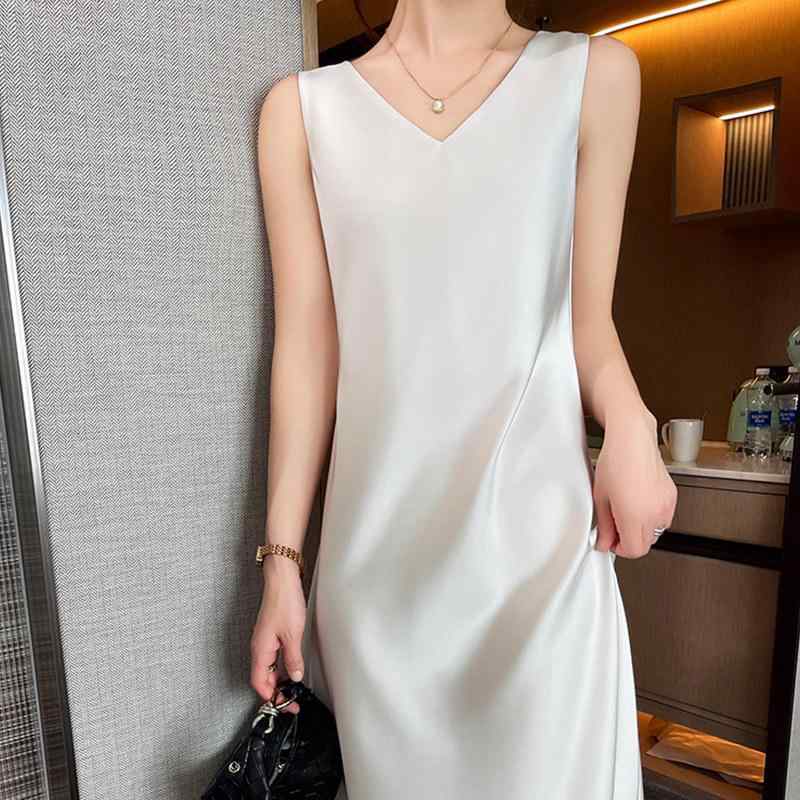 レディース ワンピース Vネック ノースリーブ ストラップ 中長丈 アセテートサテン 夏用 小柄向け スタイルアップ カジュアル 軽量 滑らか