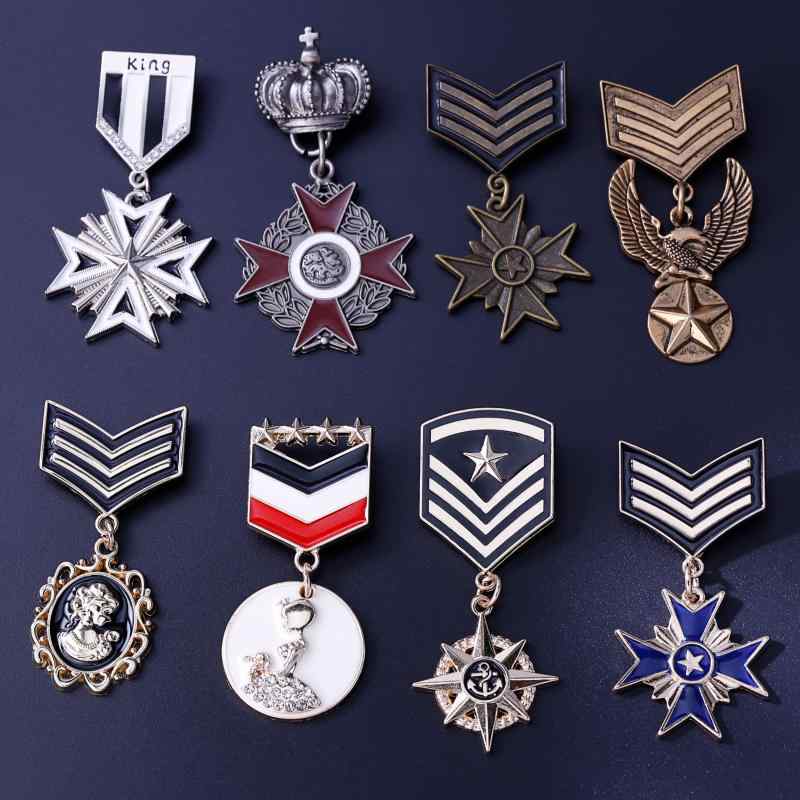 メンズ ブローチ 金属 ピンバッジ 海軍風 イギリス アカデミースタイル コート アクセサリー 徽章 胸章 配飾 フォーマル 普段使い 軽量 耐久性