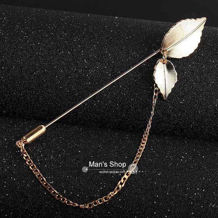 メンズ ブローチ 金色 リーフ デザイン チェーン 付き ロング ピン スーツ シャツ 用 芸術的 アクセサリー フォーマル スタイル ビジネス シーン 対応 スタイリッシュ モチーフ