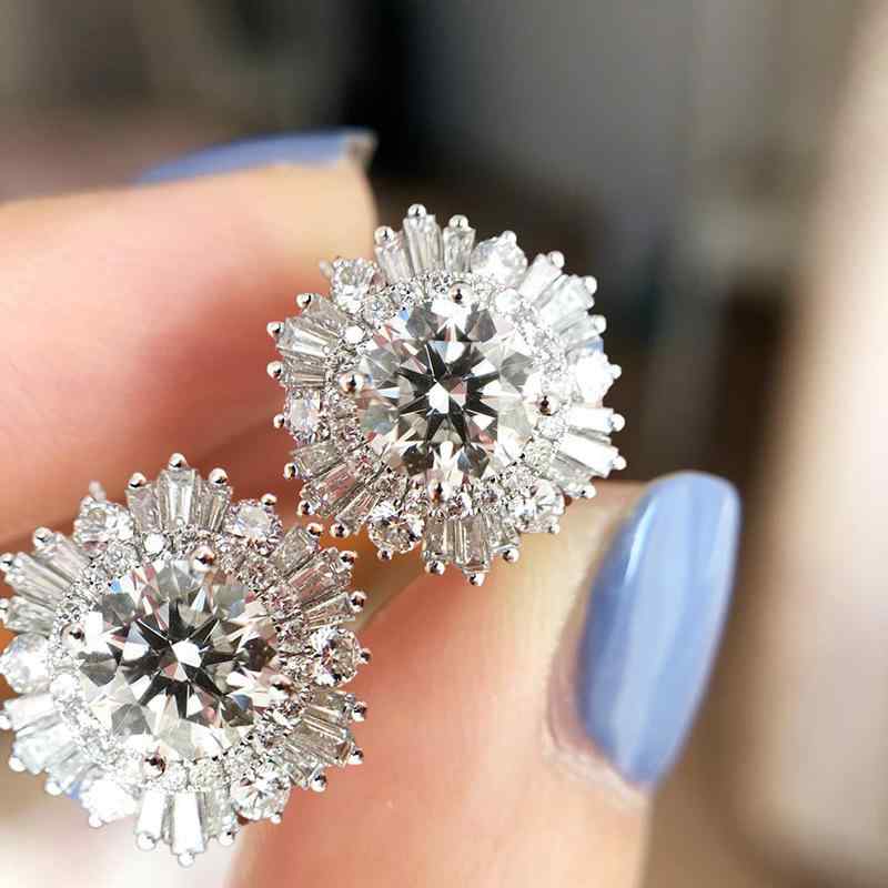 イヤリング 女性用 高級感 ジルコニア スノーフレーク 結婚式 パーティー 花嫁 アクセサリー 輝き 華やか シルバー ゴールド 選択可能 日常使い フォーマル イベント 対応 軽量 肌触り良い シンプル エレガント
