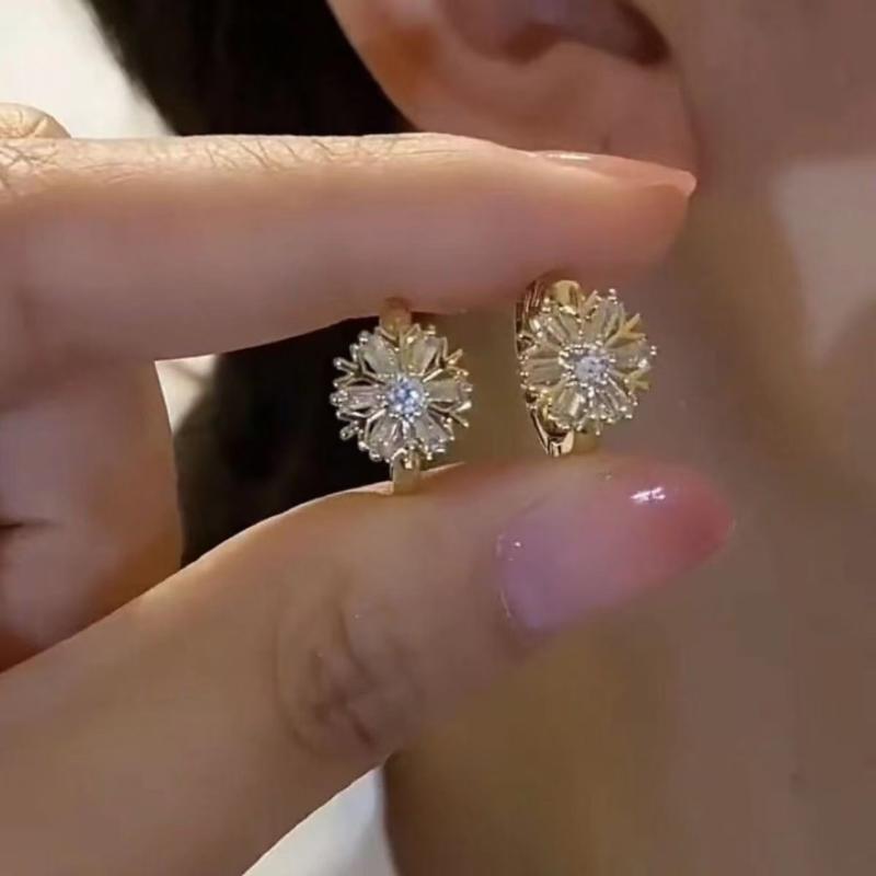 Dravite - ピアス 女性用 小型 精緻 気品 百搭 花柄 ジルコニア 雪花 モチーフ 軽量 ファッション アクセサリー 華奢 シルバー 調 高級感 イヤーカフ 耳飾り