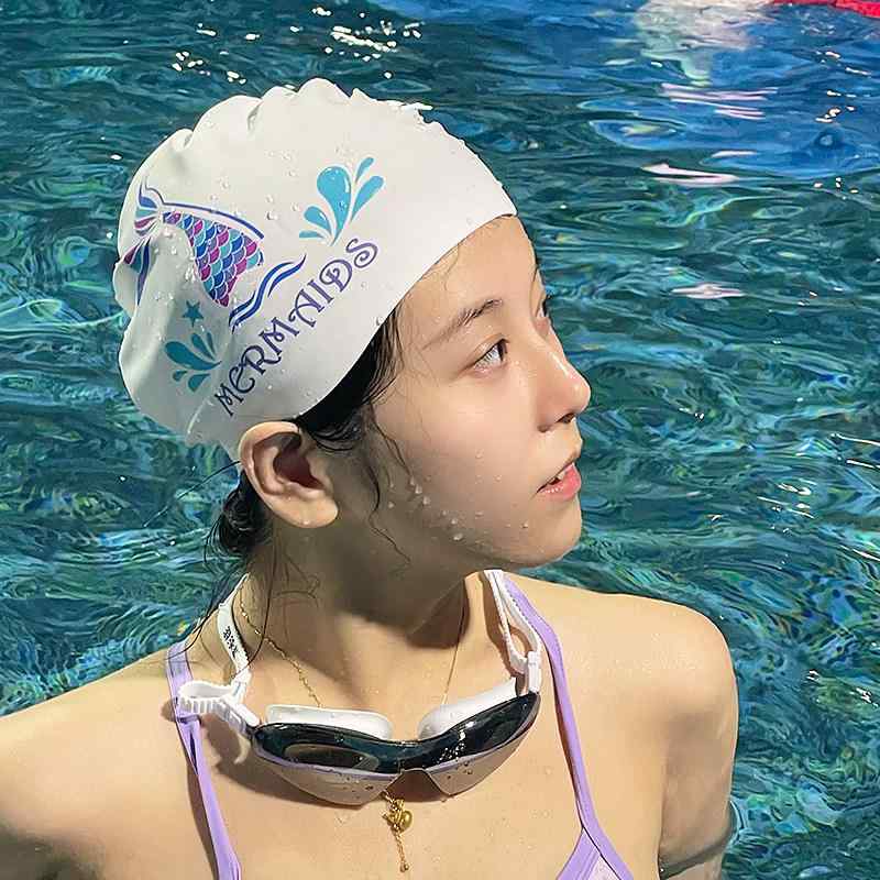 スイムキャップ 女性用 長髪対応 大きめサイズ 防水 シリコン素材 スタイリッシュデザイン 頭締め付けない 伸縮性 耳ガード プール用 快適フィット プロ仕様