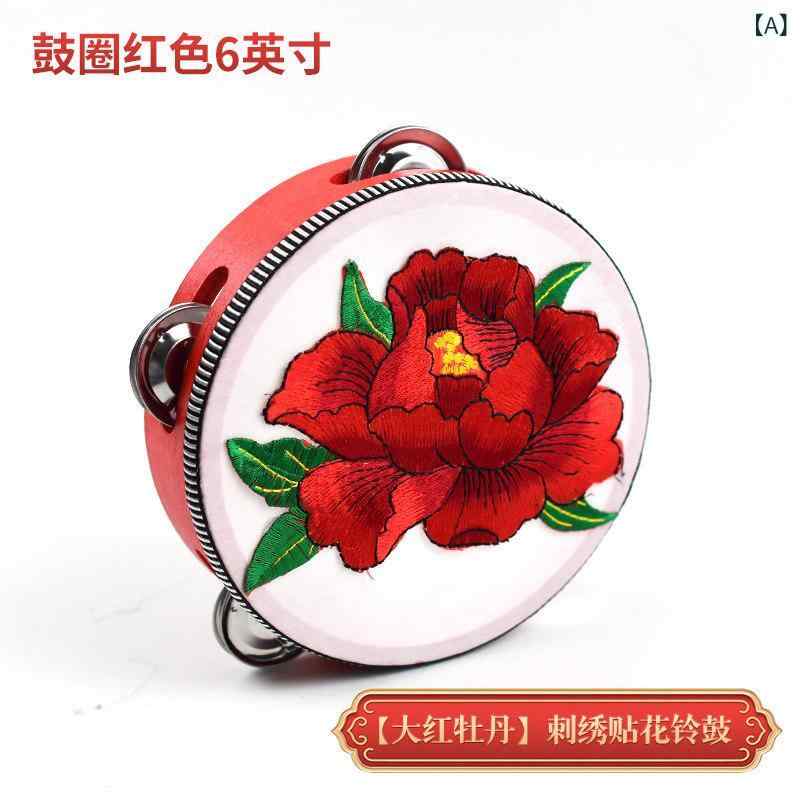 手鼓 鈴鼓 ダンス用 伝統楽器 ウイグル族風 刺繍 花柄 ざくろ赤 軽量 持ち運びやすい 新疆舞 対応 木製フレーム 革張り 鈴付き リズム楽器 民族舞踊 道具 装飾柄 鮮やかカラー