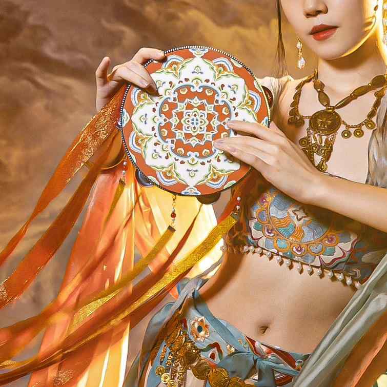 手持ち 鈴太鼓 多色 リボン タッセル 飾り ダンス 撮影 小道具 伝統 衣装 アクセサリー パーティー グッズ 軽量 カラフル 飾り付け 楽器 玩具 イベント 用