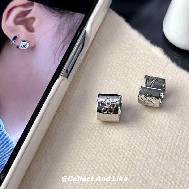 Other - イヤリング 女性用 シンプル フラワー モチーフ ジルコニア インセット インスピレーション風 高級感 軽量 個性 耳飾り アクセサリー 華奢 普段使い シルバー カラー ファッション アイテム