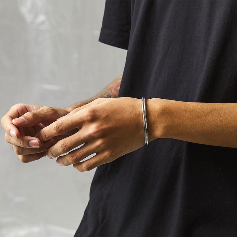ブレスレット 男性用 カップル チタンスチール ねじ山 デザイン シンプル ヒップホップ スタイル アクセサリー 普段使い 軽量 耐久性