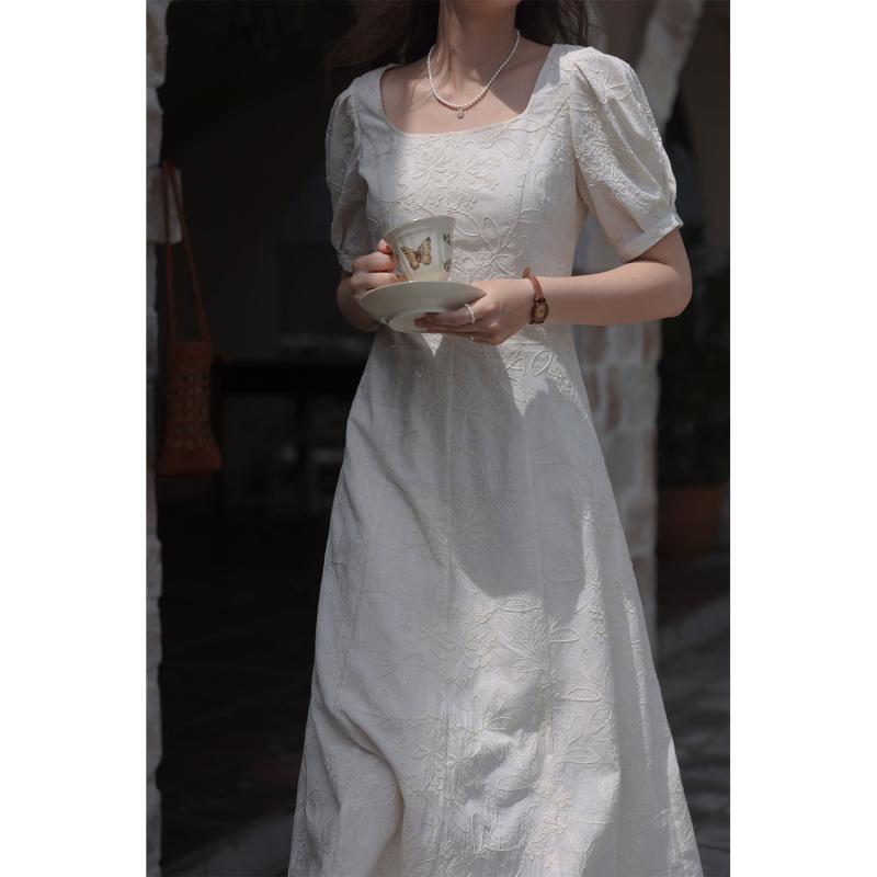 ワンピース レディース フランス風 レトロ スクエアネック パフスリーブ 刺繍 ウエスト切り替え ミドル丈 ベージュ 夏 上品 エレガント 軽やか 日常使い