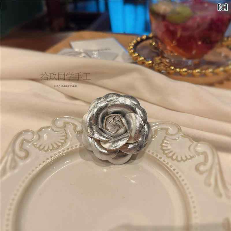 ブローチ カメリア 花モチーフ 高級感 コサージュ 金銀 シャンパンカラー 貴金属風 ピン アクセサリー 胸元飾り フレンチスタイル 軽量 華やか 女性用