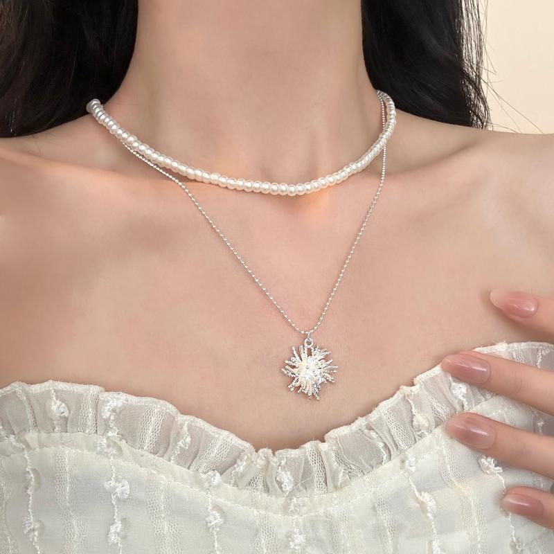 SWAROVSKI - ネックレス 女性用 軽量 高級感 復古 魅惑的 ファッション 通勤 普段使い 百搭 鎖骨チェーン 蒲公英モチーフ ペンダント シルバーチェーン 細身