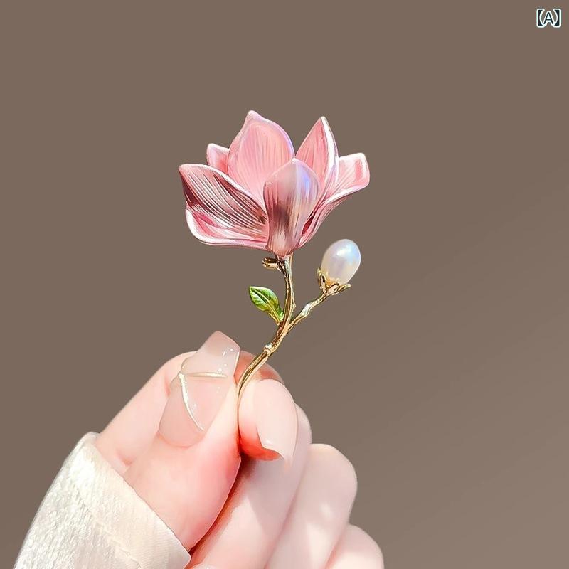 リバーパディのブローチ 女性用 花柄 玉蘭 花 淡雅 精致 復古 ファッション アクセサリー 胸元飾り チャイナ風 服 配飾 軽量 華やか 日常使い 普段使い 花モチーフ ヴィンテージ調 シンプル エレガント｜アングル2