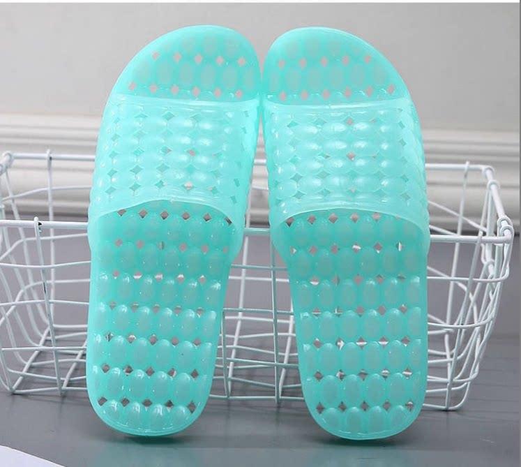 浴室スリッパ 男女兼用 プラスチック 防臭 防滑 ホロウ 室内用 カップルお揃い 平底 軽量 通気性 ルームシューズ ホームウェア 浴場対応 樹脂素材