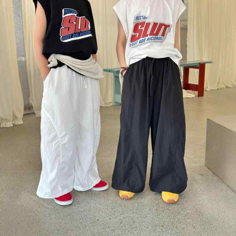 カーゴパンツ キッズ 夏用 速乾 透気性 軽量 虫除け 男女児童 ファッション カジュアル スポーツ アウトドア 吸湿速乾 フィット・スタイル: 韓国・ウエスト: 中腰・丈: ロング・主な素材: 綿65%・生地: ニット・厚さ: 薄手・カテゴリ: カジュアルパンツ・対象: 男女共用・適合身長: 90cm.100cm.110cm.120cm.130cm.140cm.150cm・カラー展開: ブラック.ホワイト