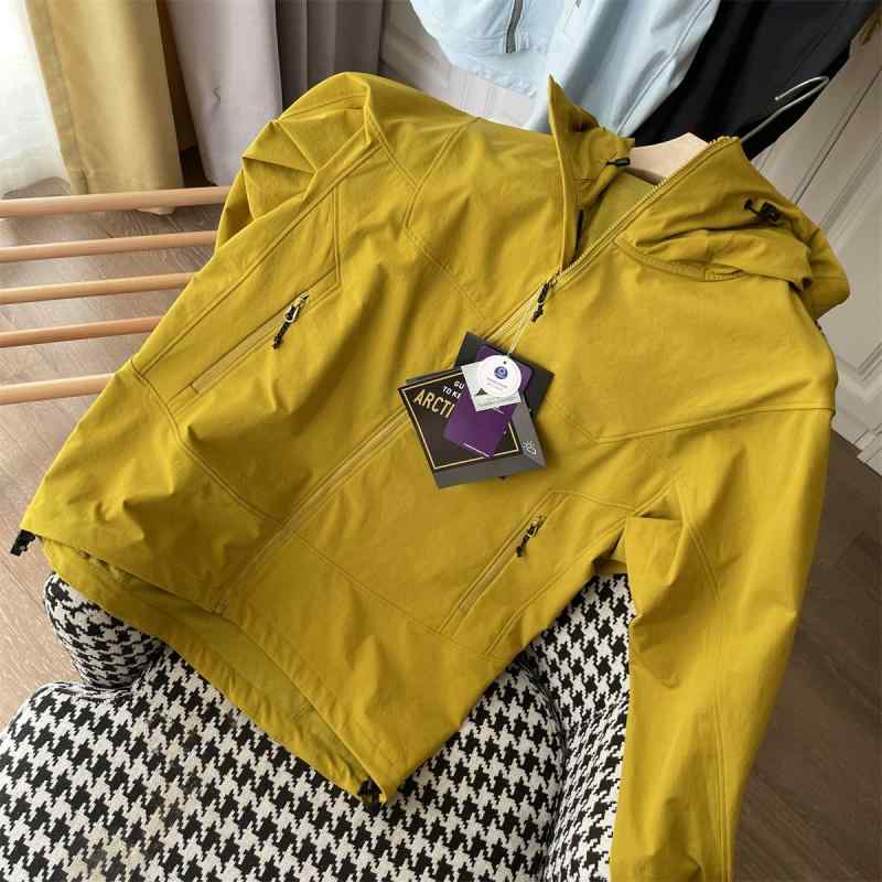 春 アウトドアジャケット 男女用 防水 ソフトシェル 薄手 軽量 通気性 伸縮性 フリース加工 ハイキング 普段使い・フィット: ワイド・主な素材: ポリエステル・スタイル: カジュアル・袖型: ストレート・対象: 若者・・袖丈: 長袖・襟型: フード・着丈: 普通・開閉: ジッパー・柄: 無地・サイズ展開: S,M,L,XL,2XL,3XL・カラー展開: 黒.黄色.グレー.エターブルー