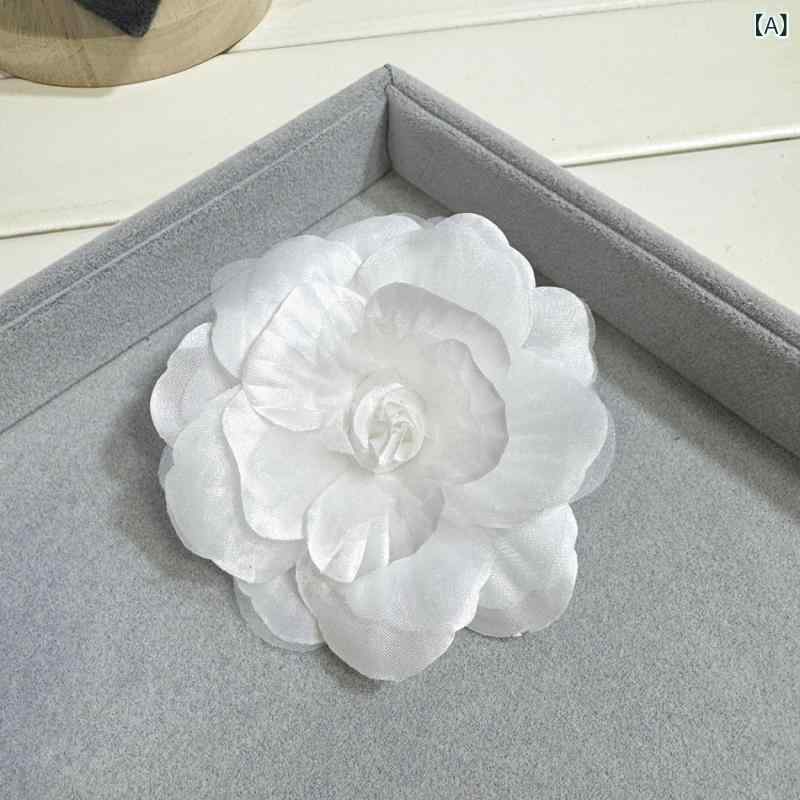 レディース ブローチ 布 カメリア 花モチーフ 胸元ピン 花飾り ファッションアクセサリー かわいい 女性用 小物