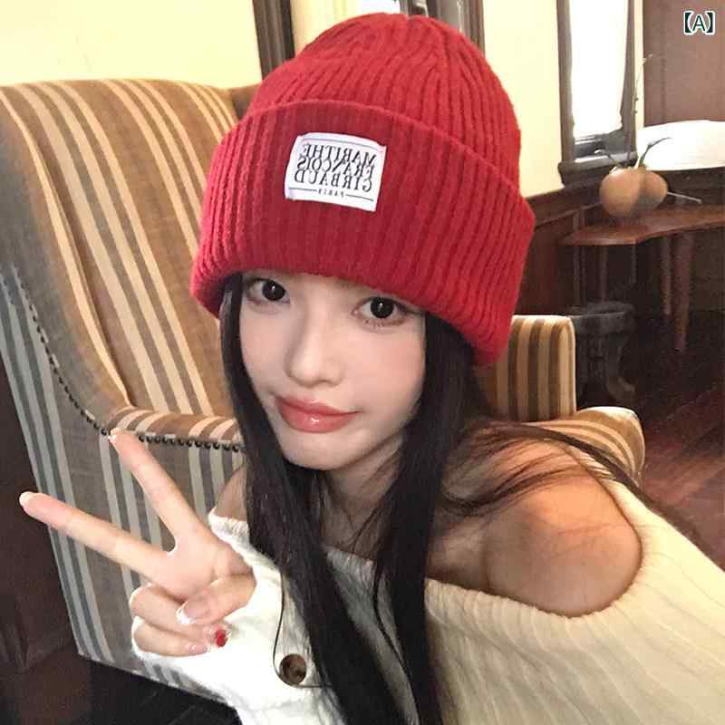 ニット帽 女性用 赤 秋冬 保温 耳カバー付き ゆったり シルエット 小顔効果 大きめ頭囲 頭包み 韓国 防寒 日常使い 柔らか素材・カテゴリ: ニット帽・スタイル: 甘美かわいい・帽頂: 丸頂・対象: 女性.少年.・シーン: 街歩き・帽檐: 無檐・年齢層: 15-19歳.20-24歳.25-29歳.30-34歳・サイズ展開: M（56-58cm）・カラー展開: 赤.黒.グレー.米色