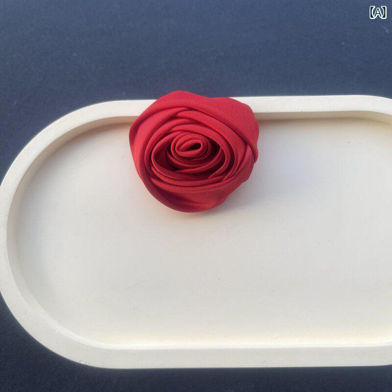 ブローチ レディース 布 バラ 花モチーフ かわいい 高級感 ファッション アクセサリー 普段使い コーディネート