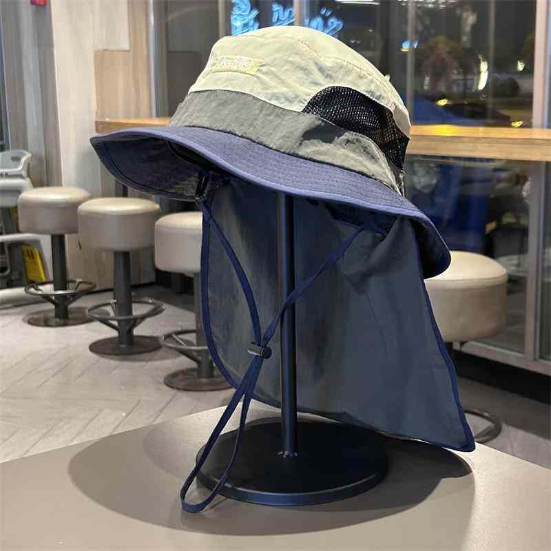 日よけ帽子 男女 夏用 UVカット 首元保護 ネックガード付き ハイキング フィッシャーマン帽 親子外出 登山用 軽量 通気性 吸湿速乾 ブラック ピンク系 アイボリー・主な素材: ポリエステル・サイズ展開: 均一・スタイル: カジュアル・対象: 男女共通・詳細: アルファベット・カラー展開: 米白色（子供款）.軍緑色（成人款）・適用シーン: 外出・対象層: 中年.親子.・帽頂スタイル: 丸頂・帽子タイプ: バケットハット.フィッシャーマンハット・帽檐スタイル: 大つば