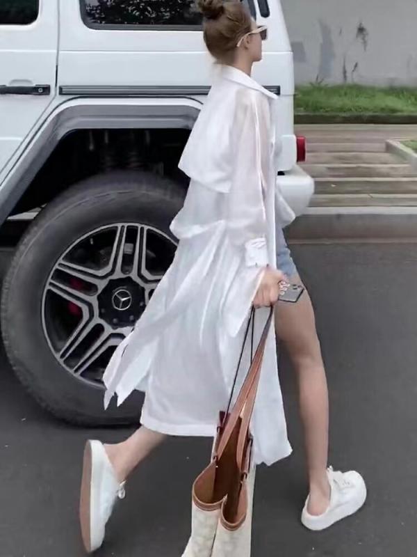 レディース 夏用 UVカット シフォン アウター 白 ゆったり ロング丈 薄手 通気性 軽量 日常使い トレンチ風・・シルエット: ゆったり・ディテール: ボタン・袖型: 普通・対象年齢: 18-24歳・セット: 単品・厚さ: 薄手・袖丈: 長袖・襟: ポロ・着丈: 中長・フロント: シングルボタン・柄: 無地・サイズ展開: S.M.L.XL・カラー展開: 白色
