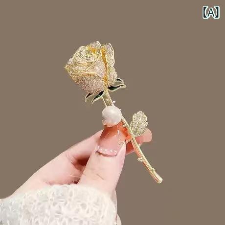 リバーパディのブローチ 女性用 ダークゴールド パール バラ 胸花 高級感 スーツ 防走光 アクセサリー 切り替え 普段使い フォーマル ブラック系 ゴールド系 軽量 細工細やか 華やか 装飾品 ピン留め コサージュ フラワー モチーフ ビジネス シーン 対｜アングル2